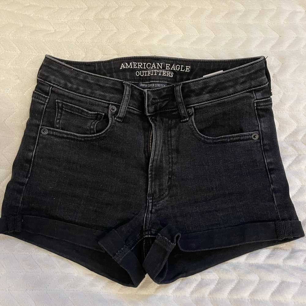 American Eagle black super hi-rise shortie